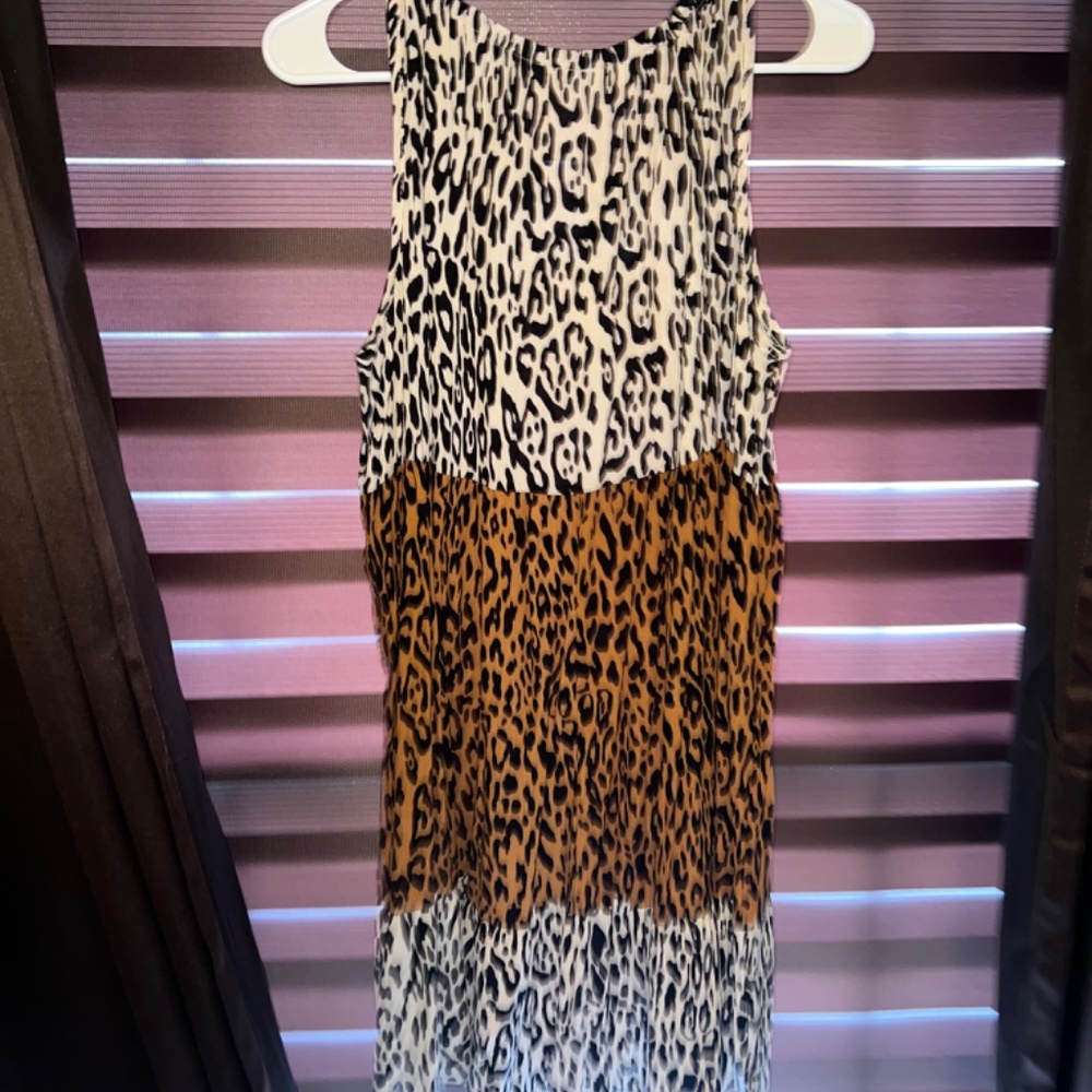 Patterned Dress - Picture 2 of 3